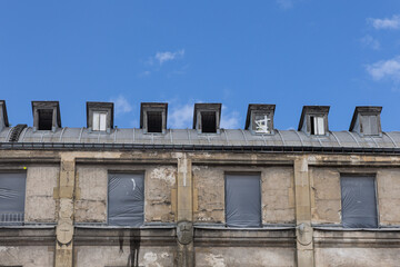 Un immeuble en cours de destruction.