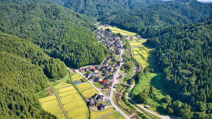 日本の富山県朝日町の笹川地区周辺の様子