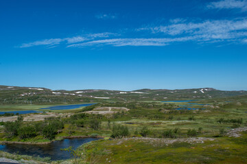 In viaggio verso Capo Nord, costeggiando i fiordi norvegesi
