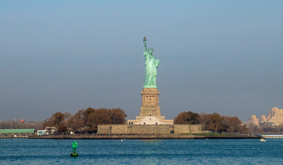 Estatua de la Libertad, La Libertad Iluminando al Mundo, Estados Unidos. La famosa estatua neoyorquina se encuentra en la Isla Ellis. EE. UU.