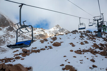 sol e neve e o teleférico Cerro Catedral  Bariloche Argentina Patagônia