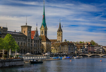Obraz premium Cityscape with historic buildings and churches on the Limmat, Zurich Switzerland