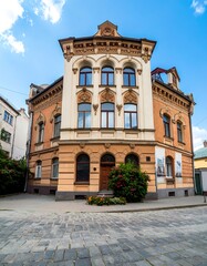 Obraz premium Old European building on a city street