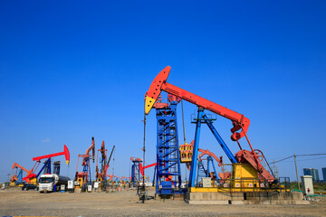 The oil pump, Oil and gas industry.