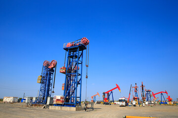 The oil pump, Oil and gas industry.