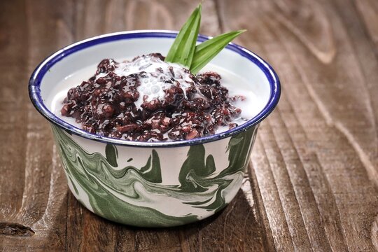 Bubur ketan hitam, bubur injit, bubur pulut hitam. Black sticky rice porridge is a dessert, with a sweet taste, made from sticky rice boiled with excess water until soft, and usually served with cocon