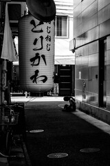 兵庫県神戸市の元町の路地に昔ながらの街並みが残る