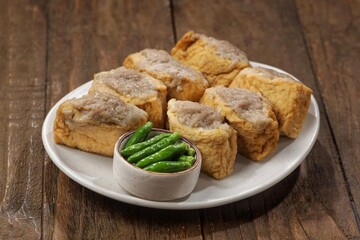 Tahu bakso is a food made from tofu filled with meatballs in the middle.