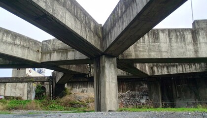 Fototapeta premium Brutalist Concrete Beam Intersection: Architectural Minimalism