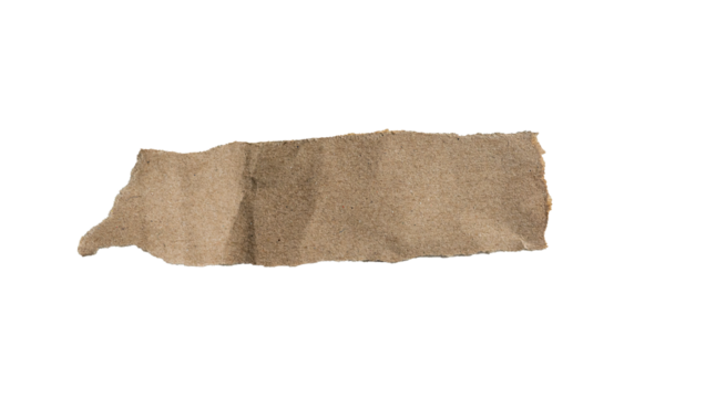 Fragmento de papel kraft rasgado sobre fondo negro aislado