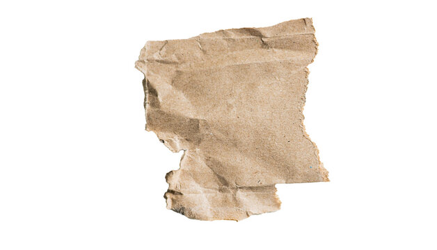 Papel kraft arrugado y rasgado aislado sobre fondo negro