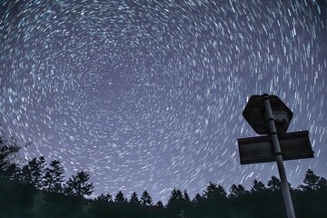 道路標識と星の軌道