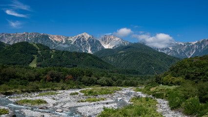 白馬大橋から見る夏の北アルプス　白馬村 © RATM