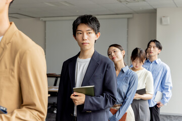 Fototapeta premium 列に並ぶ人達