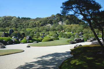 A huge "Kare-sansui" japanese garden in art museum under the sunshine / 広大な日本庭園・和風庭園(枯山水，足立美術館，島根県安来市)