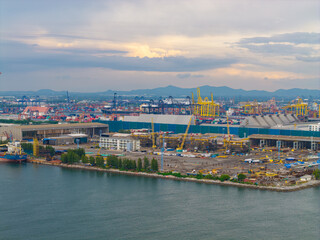 Obraz premium Aerial view cargo ships are docked at large export warehouse in Laem chabang port