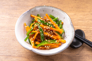 にんじんとピーマンの醤油麹きんぴら