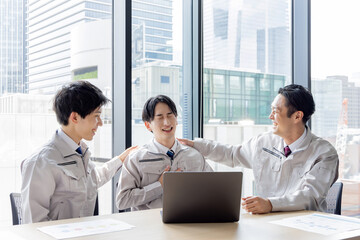 Fototapeta premium 作業服のスタッフ