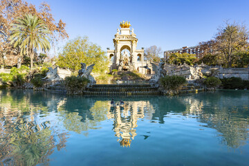 Parc de la Ciutadella is a beautiful public park in Barcelona, featuring lush gardens, a serene lake, impressive fountains, and historical monuments