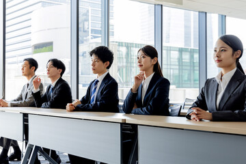 研修を受けるビジネスマン