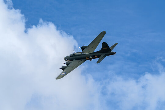 Boeing B17 Flying Fortress Memphis Belle Plane in Flight