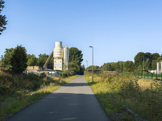 Weg zum Zementwerk