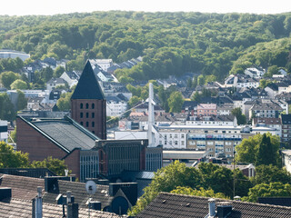 Stadt am Waldhang