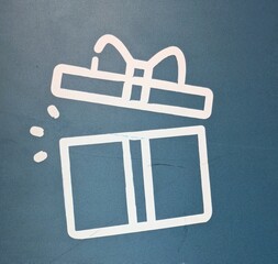 Logo paquete de regalo. Silueta de caja de regalo con lazo de cinta abierta para su uso en...