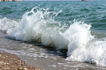 Fototapeta premium Foamy wave crashing on sandy beach