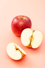 りんご　ピンク背景