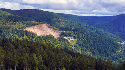 Obraz premium beautiful view of the mountains with trees