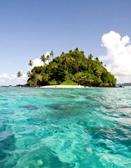 Fototapeta premium Tropical island paradise (2)