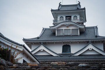 石垣と天守が映える城