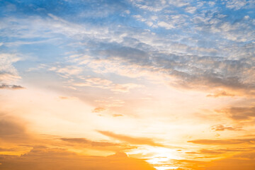 Obraz premium Beautiful , luxury soft gradient orange gold clouds and sunlight on the blue sky perfect for the background, take in evening,Twilight, Large size, high definition landscape photo