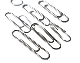 Abstract design of overlapping metallic paperclips
