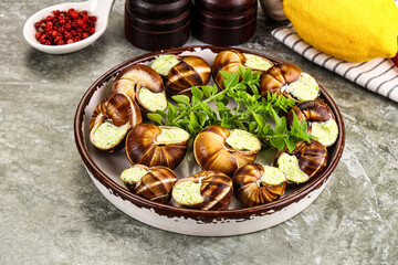 Fresnch escargort with basil butter