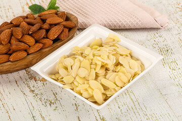 Sliced almond nut for culinary