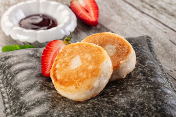 Cottage cheese pancakes - Syrniki for breakfast