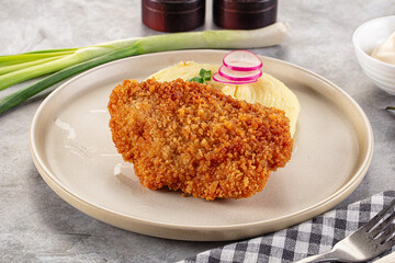 Chicken schnitzel with mashed potatoes