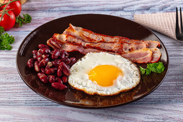 English breakfast with egg, bean and bacon