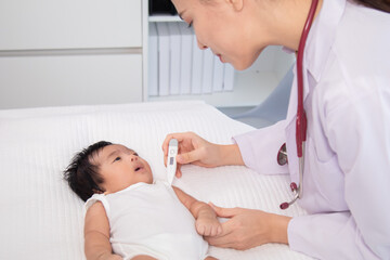 Obraz premium Pediatrician Female doctor holding a sick newborn baby at home visit, expressing medical support, disease examination, and warm professional hospital pediatric care, child healthcare, doctor visit
