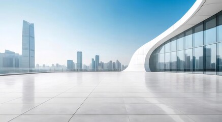 現代的な白い建物と青い空と都市のスカイラインとの眺め