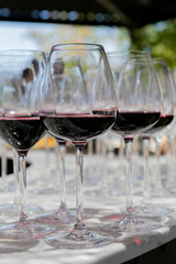 vino, alcohol, rojo, copa, tinto, beber, celebraciones, cristal, 2, mesa, bar, fiesta, celebrar, restaurante, liquida, bebida, alcohol, malbec, macro, zoom