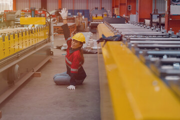 A female worker had an accident that injured her leg in a metal sheet factory.