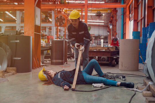 A female employee is helping her friend who was electrocuted in a metal cheese factory.