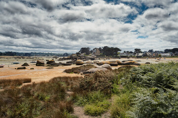 Obraz premium The coast of pink granite. Rocks of Ploumanac'h, Perros-Guirec, Brittany, France.