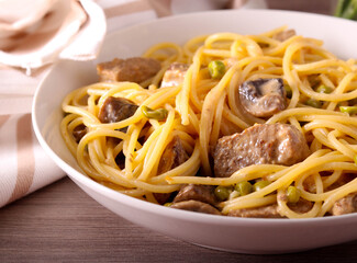 Creamy pasta with beef and mushrooms
