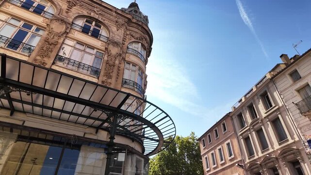 vue sur Palais des Archev&ecirc;ques de Narbonne sur la place de l'hotel de ville