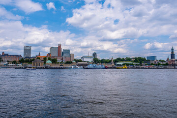 Obraz premium Hamburg Skyline with Landungsbrücken and St. Michael’s Church, Germany