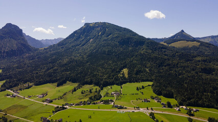 Obraz premium Wolfgangsee in Salzkammergut on a sunny summer day, aerial drone view. Wolfgangsee im Salzkammergut an einem sonnigen Sommertag, Luftaufnahme mit Drohne.